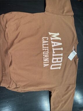 BRANDY MELVILLE malibu appliqué sweatshirt. one size. NEW with tags.